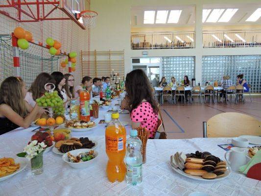 Grafika #5: A Ty tańcz, kiedy inni tańczą