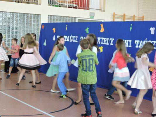 Grafika #13: A Ty tańcz, kiedy inni tańczą