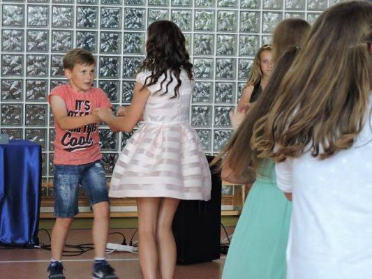 Grafika #15: A Ty tańcz, kiedy inni tańczą