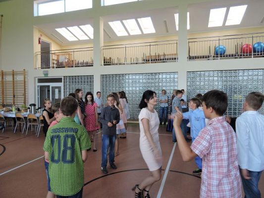 Grafika #19: A Ty tańcz, kiedy inni tańczą