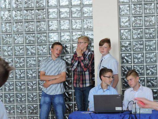 Grafika #23: A Ty tańcz, kiedy inni tańczą