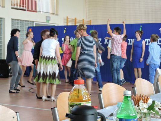 Grafika #24: A Ty tańcz, kiedy inni tańczą