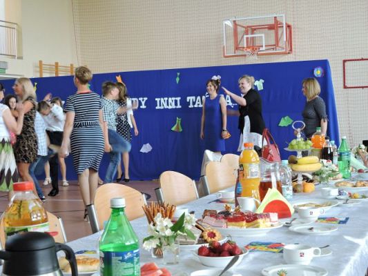 Grafika #25: A Ty tańcz, kiedy inni tańczą