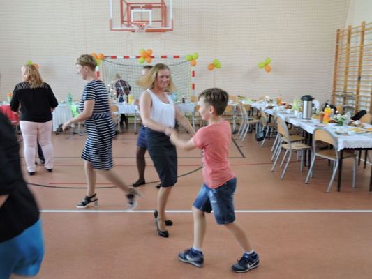 Grafika #30: A Ty tańcz, kiedy inni tańczą