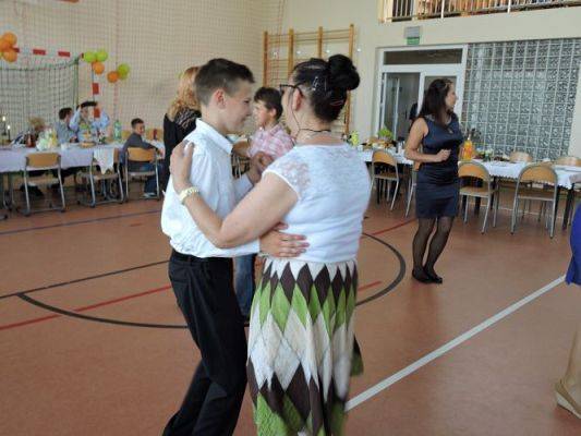 Grafika #31: A Ty tańcz, kiedy inni tańczą