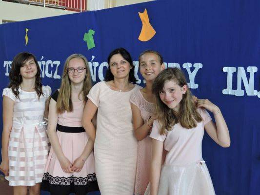 Grafika #34: A Ty tańcz, kiedy inni tańczą