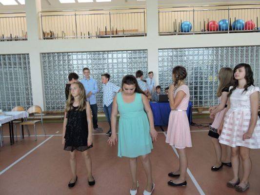 Grafika #35: A Ty tańcz, kiedy inni tańczą