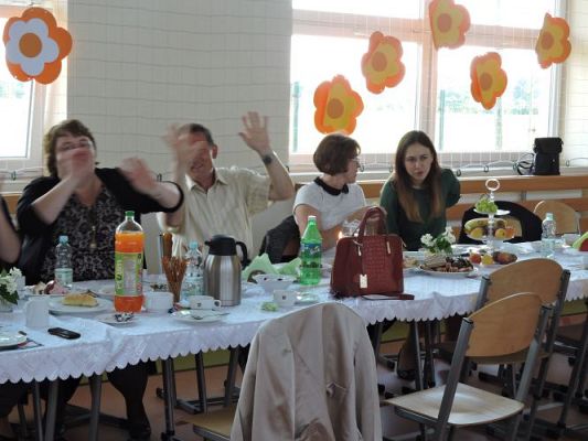 Grafika #38: A Ty tańcz, kiedy inni tańczą