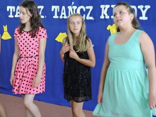 Grafika #46: A Ty tańcz, kiedy inni tańczą