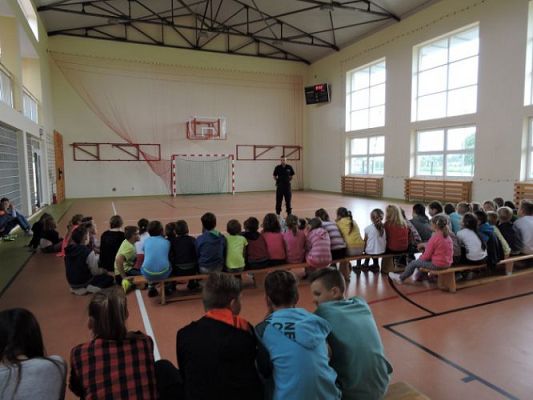 Grafika #0: Spotkanie z Policjantem - Bezpieczne wakacje!