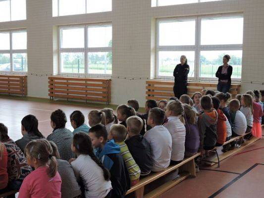 Grafika #3: Spotkanie z Policjantem - Bezpieczne wakacje!