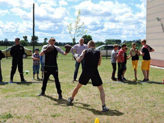 Grafika #43: Festyn rodzinny