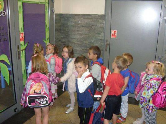 Grafika #1: Przedszkolaki w Madagaskarze