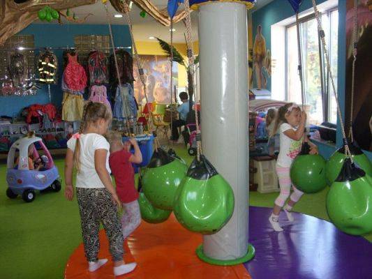 Grafika #35: Przedszkolaki w Madagaskarze