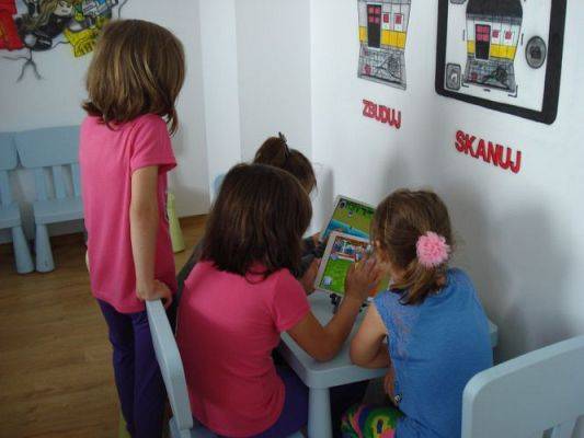 Grafika #1: Wycieczka klas O-III na wystawę Łebskie Klocki- cz. 1