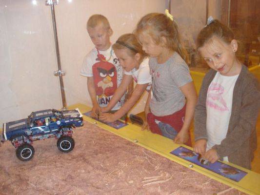 Grafika #12: Wycieczka klas O-III na wystawę Łebskie Klocki- cz. 1