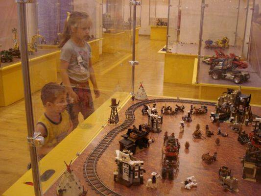 Grafika #16: Wycieczka klas O-III na wystawę Łebskie Klocki- cz. 1