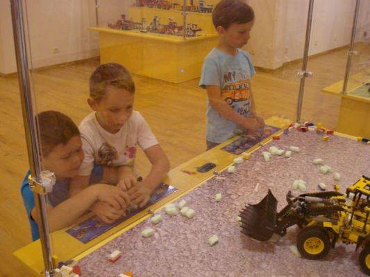 Grafika #17: Wycieczka klas O-III na wystawę Łebskie Klocki- cz. 1