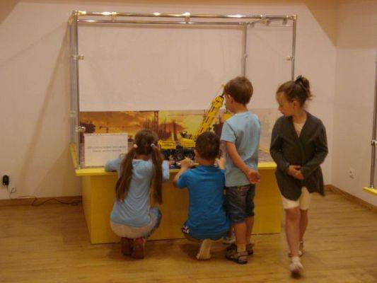 Grafika #22: Wycieczka klas O-III na wystawę Łebskie Klocki- cz. 1