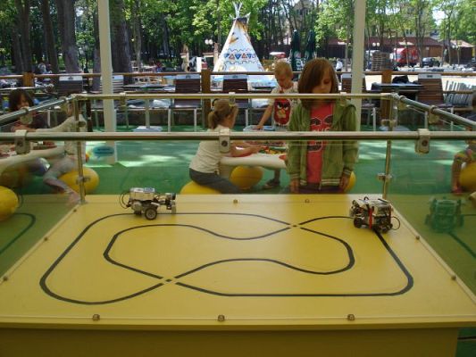 Grafika #37: Wycieczka klas O-III na wystawę Łebskie Klocki- cz. 1