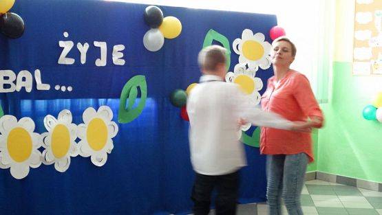 Grafika #27: Wieczorek pożegnalny klasy VI