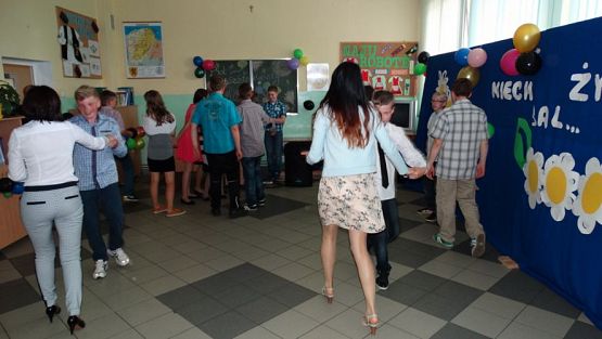 Grafika #31: Wieczorek pożegnalny klasy VI