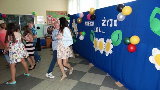 Grafika #42: Wieczorek pożegnalny klasy VI