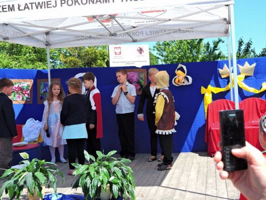 Grafika #100: Festyn rodzinny