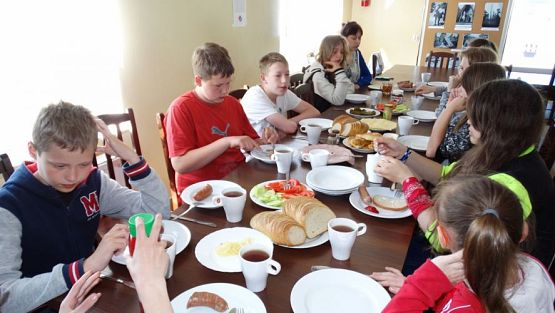 Grafika #74: Biwak klasy VI w Żarnowskiej