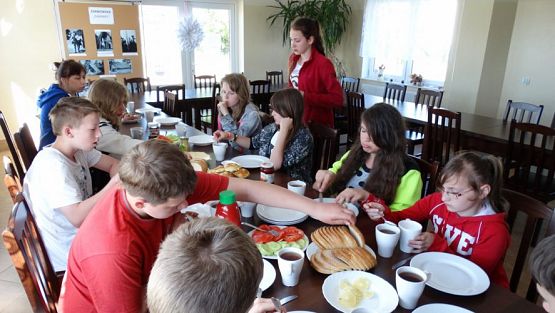 Grafika #75: Biwak klasy VI w Żarnowskiej