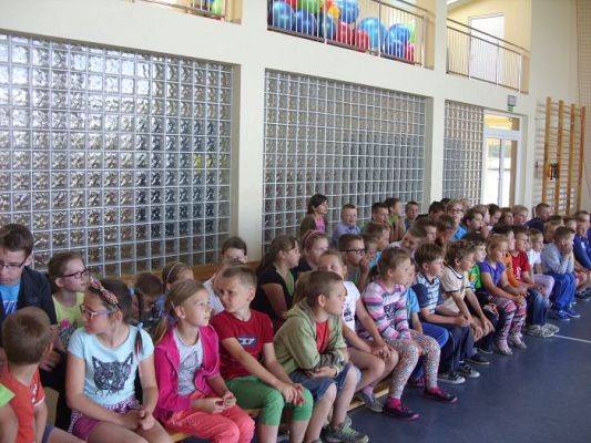 Grafika #2: Wakacyjne spotkanie z policjantem