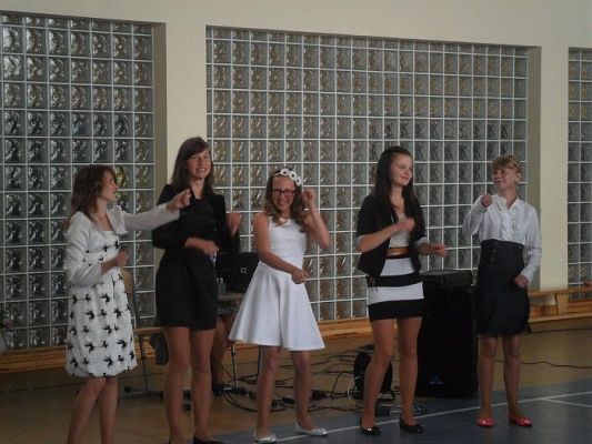 Grafika #5: Ostatni bal z moją klasą