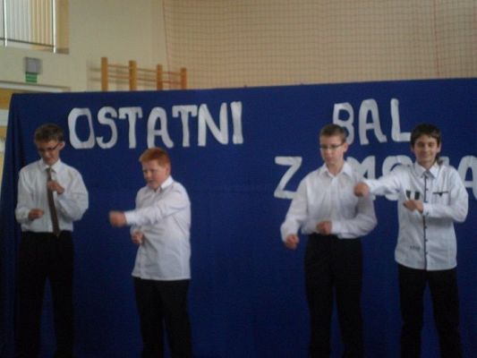 Grafika #7: Ostatni bal z moją klasą