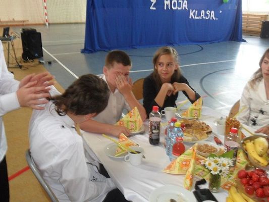 Grafika #10: Ostatni bal z moją klasą