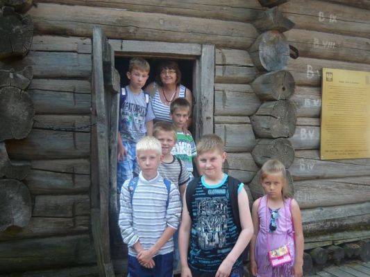 Grafika #7: Wycieczka do Szymbarku