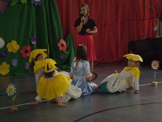 Grafika #4: Spotkanie z Calineczką