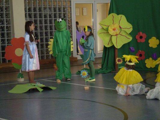 Grafika #7: Spotkanie z Calineczką