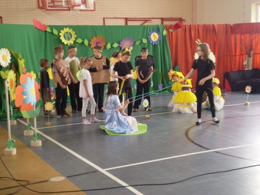 Grafika #10: Spotkanie z Calineczką