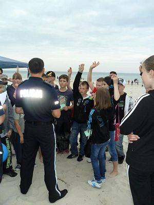 Grafika #4: Czołpino BEZPIECZNE FALE PRZYGODY