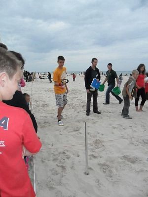 Grafika #9: Czołpino BEZPIECZNE FALE PRZYGODY