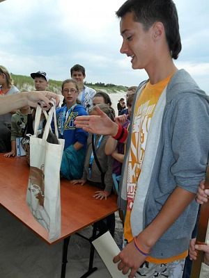 Grafika #18: Czołpino BEZPIECZNE FALE PRZYGODY