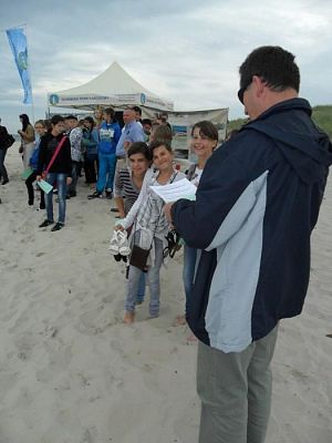 Grafika #21: Czołpino BEZPIECZNE FALE PRZYGODY