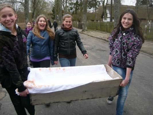 Grafika #0: WYCIECZKA DO MUZEUM WSI SŁOWIŃSKIEJ W KLUKACH