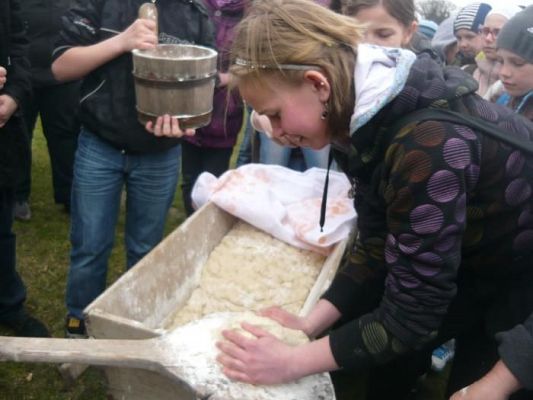 Grafika #2: WYCIECZKA DO MUZEUM WSI SŁOWIŃSKIEJ W KLUKACH