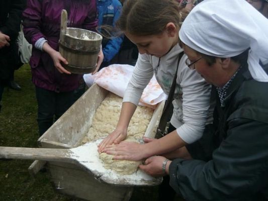 Grafika #3: WYCIECZKA DO MUZEUM WSI SŁOWIŃSKIEJ W KLUKACH