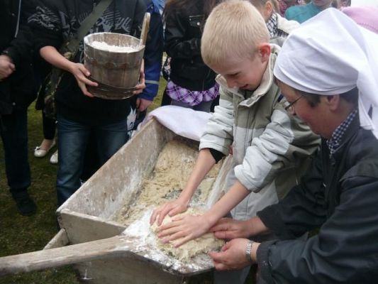 Grafika #7: WYCIECZKA DO MUZEUM WSI SŁOWIŃSKIEJ W KLUKACH