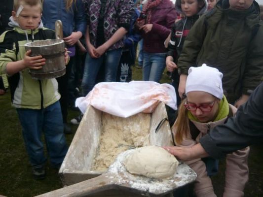 Grafika #11: WYCIECZKA DO MUZEUM WSI SŁOWIŃSKIEJ W KLUKACH