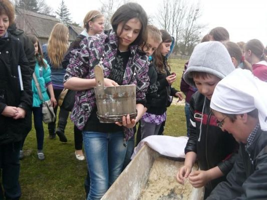 Grafika #13: WYCIECZKA DO MUZEUM WSI SŁOWIŃSKIEJ W KLUKACH