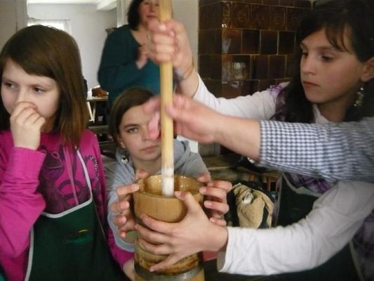 Grafika #15: WYCIECZKA DO MUZEUM WSI SŁOWIŃSKIEJ W KLUKACH