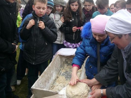 Grafika #16: WYCIECZKA DO MUZEUM WSI SŁOWIŃSKIEJ W KLUKACH